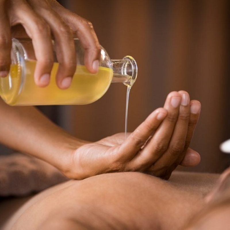 40. massage body dầu dừa